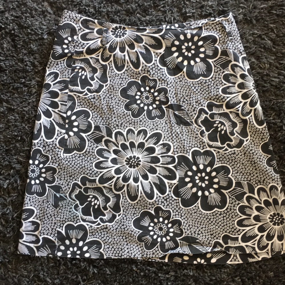6/$20 Copper Key skirt sz 5 in black & white - Picture 3 of 8